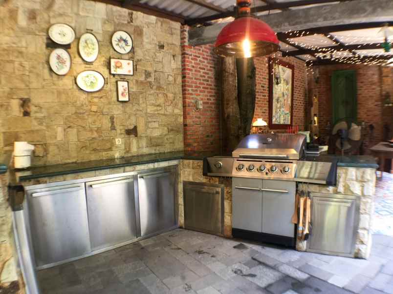 rumah nuansa villa di cinangka sawangan kota depok