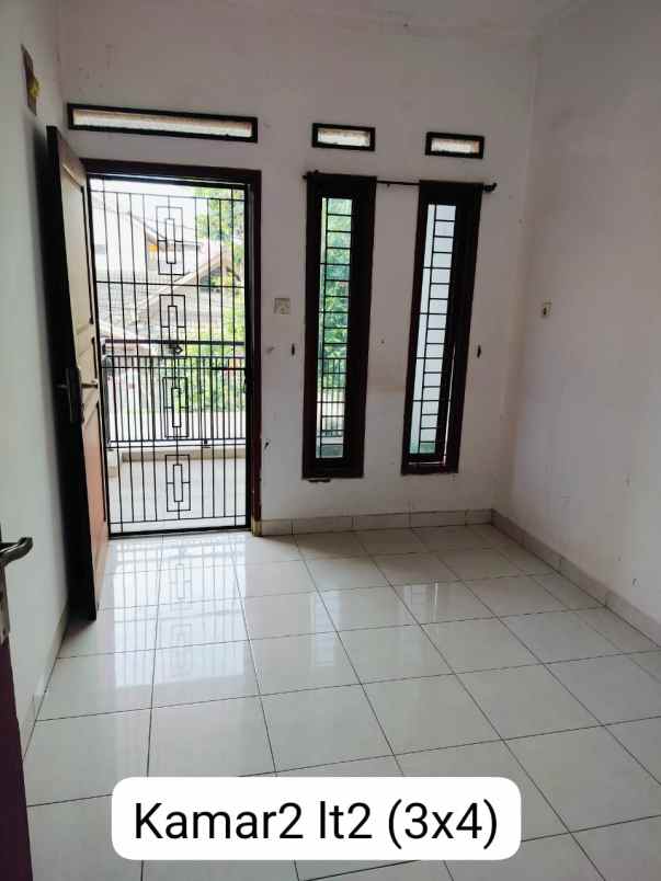 rumah sarijadi 10 menit tol pasteur 2 carpot mobil