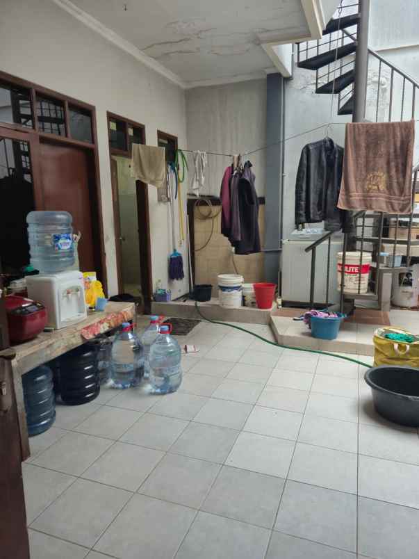 rumah sarijadi 10 menit tol pasteur halaman depan luas