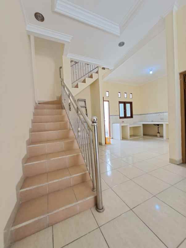 rumah second 2 lantai murah siap huni dibeji depok