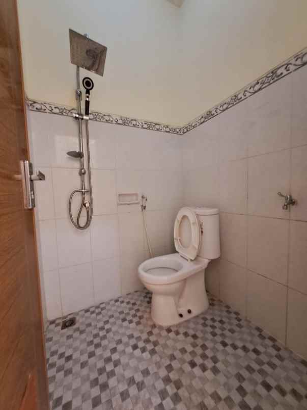 rumah second 2 lantai murah siap huni dibeji depok