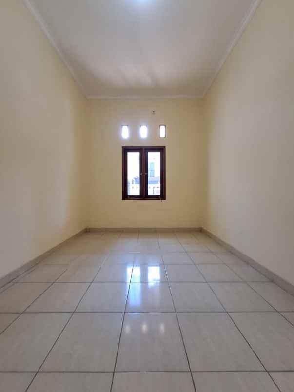 rumah second 2 lantai murah siap huni dibeji depok