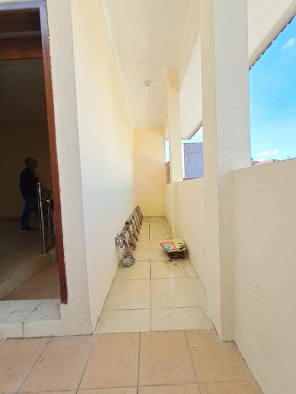 rumah second 2 lantai murah siap huni dibeji depok