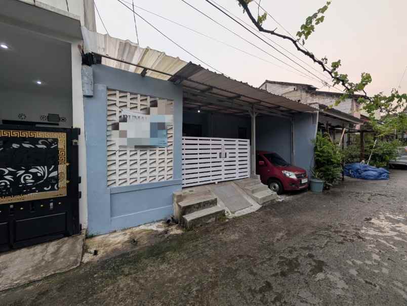 rumah second dalam perumahan di ciherang depok