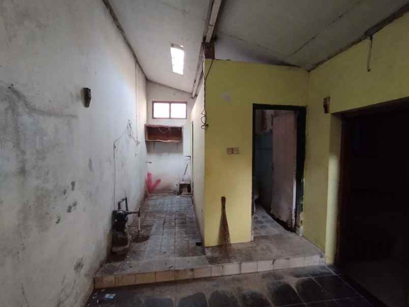 rumah second lokasi strategis dekat pasar gede solo