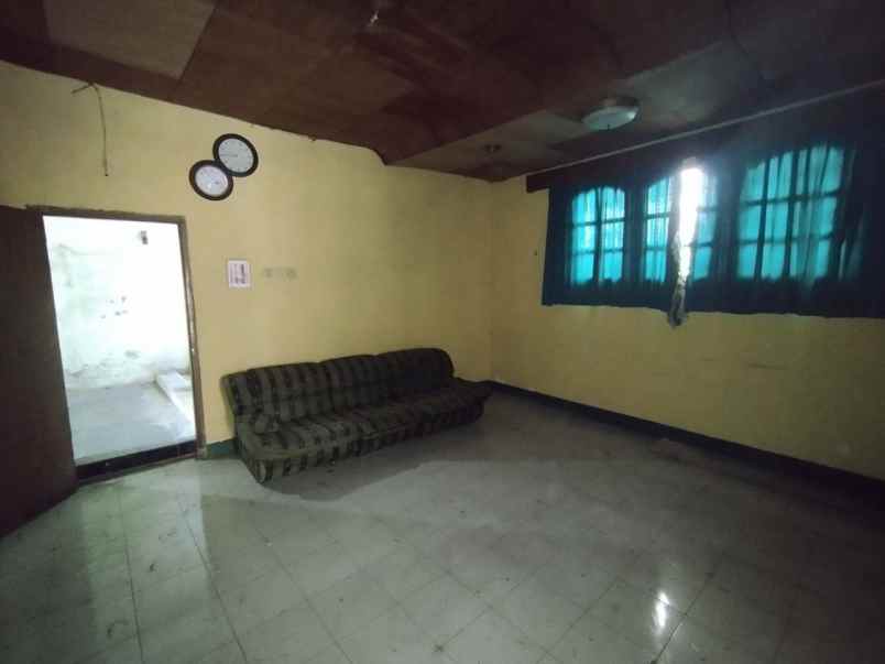 rumah second lokasi strategis dekat pasar gede solo