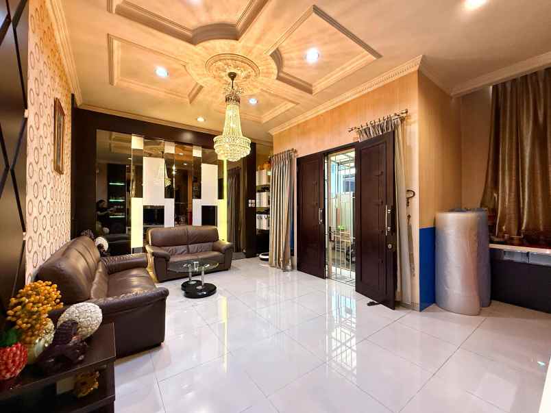 rumah semi furnished 3 lantai di tomang jakarta barat
