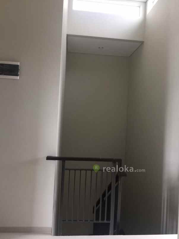 rumah setrasari setraduta