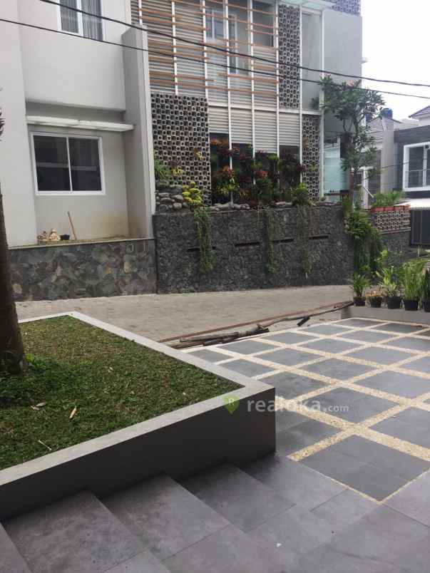 rumah setrasari setraduta