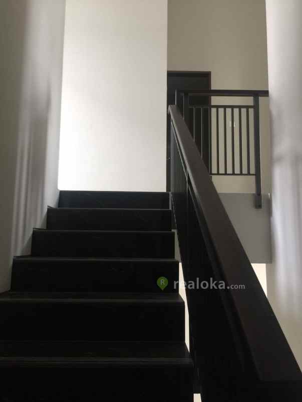 rumah setrasari setraduta