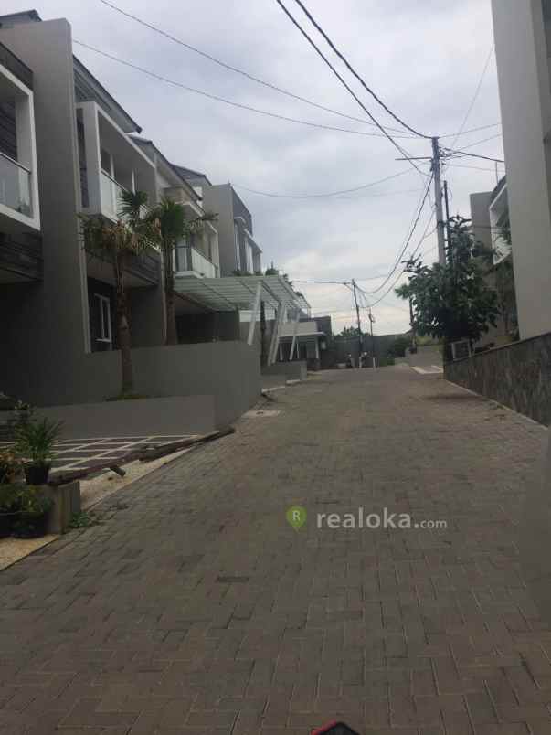 rumah setrasari setraduta