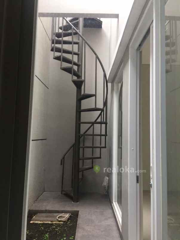 rumah setrasari setraduta