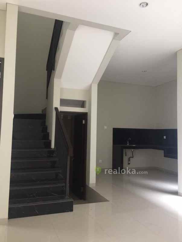 rumah setrasari setraduta