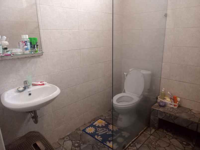 rumah strategis dekat pintu tol desari