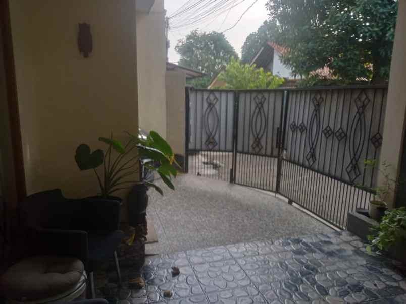 rumah strategis dekat pintu tol desari