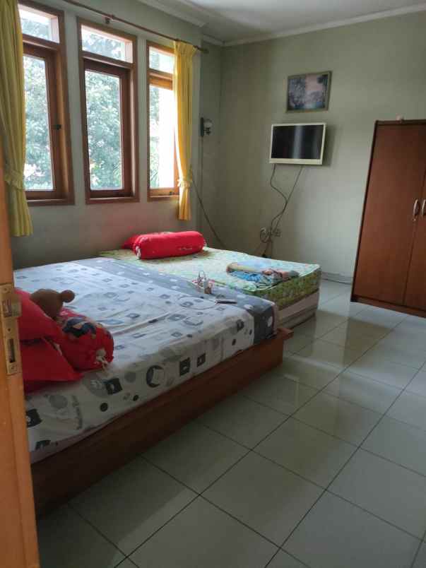 rumah taman holis indah 1