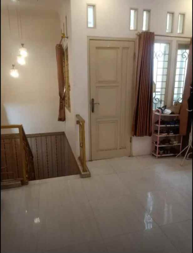 rumah tempat usaha pinggir jalan murah di bintara