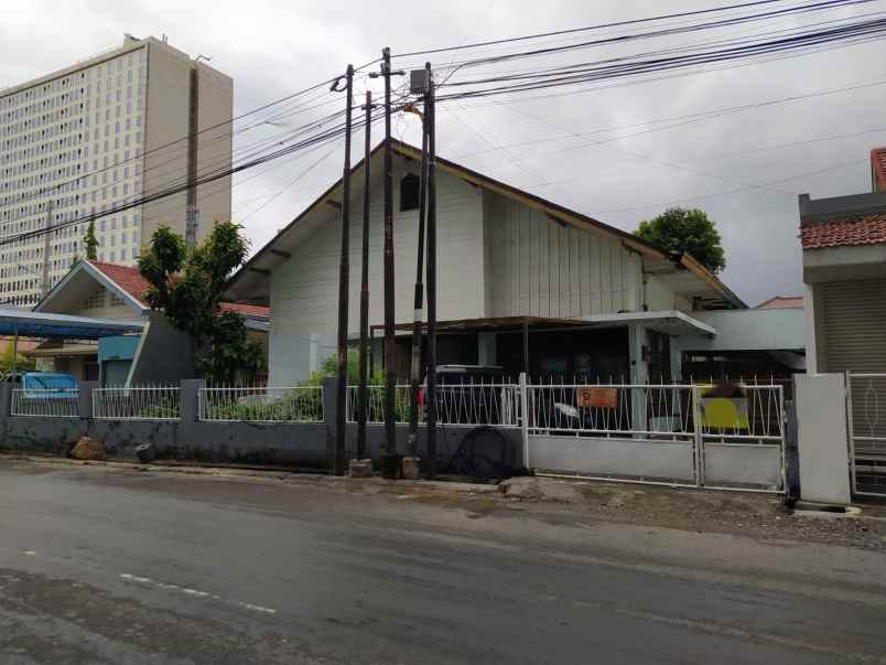 rumah tengah kota 50 m dari simpang lima semarang