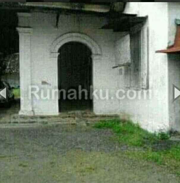 rumah tepi jalan dekat alun2