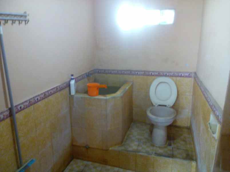 rumah tepi jalan raya ra kartini