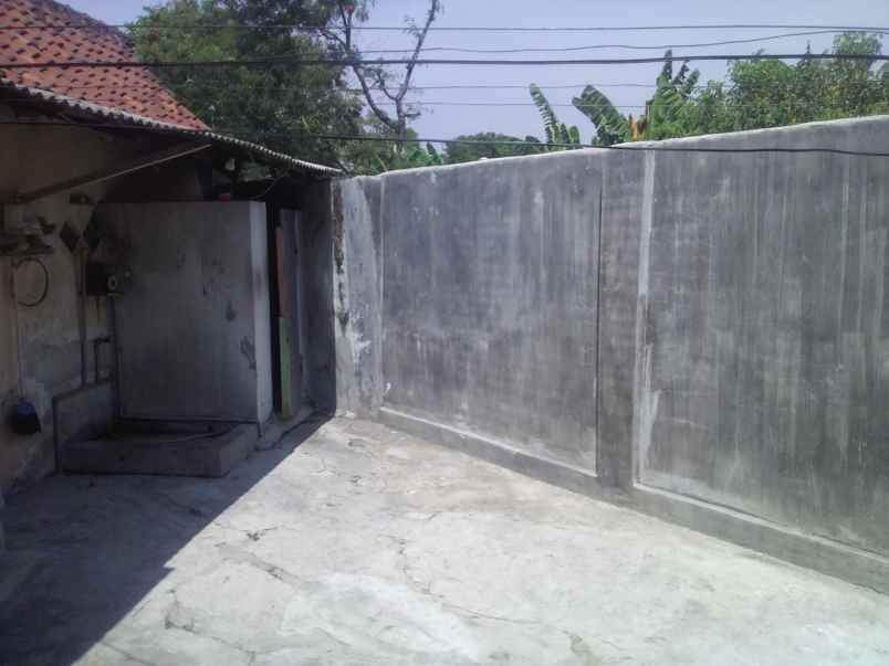 rumah tepi jalan raya ra kartini