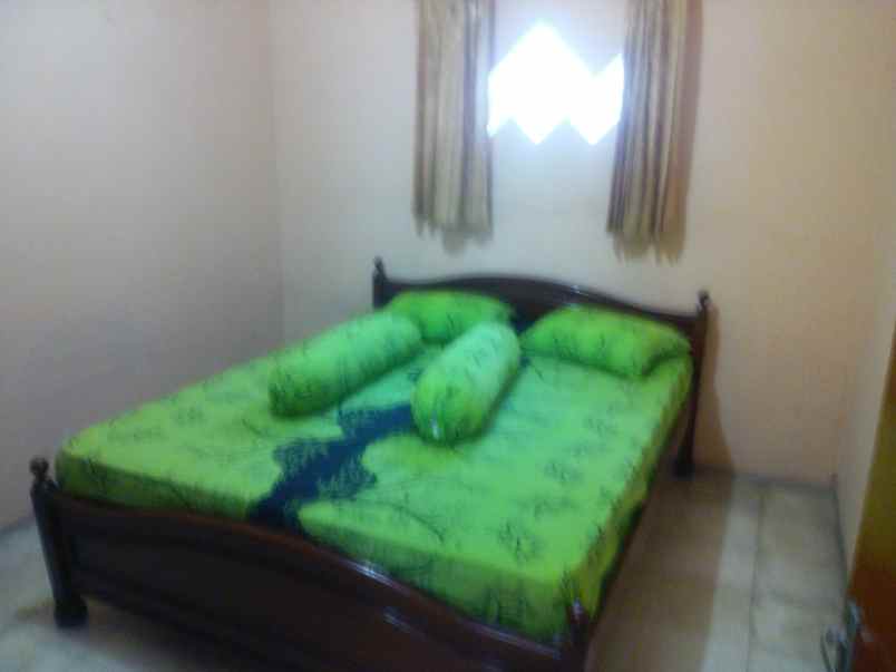 rumah tepi jalan raya ra kartini