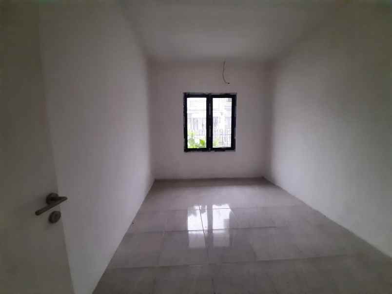 rumah tinggal daerah pondok chandra row jln 2 mobil