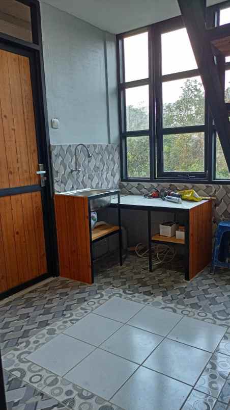 sewa rumah 2 lantai 3 kamar dekat pasar dago