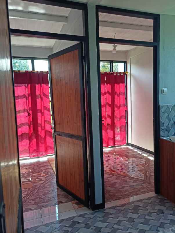 sewa rumah 2 lantai 3 kamar dekat pasar dago