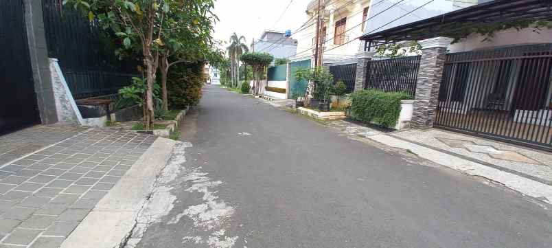 tanah hook super luas di komplek tosiga hadap timur