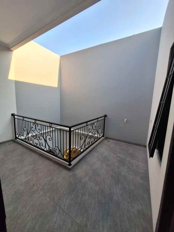 town house classic modern di jagakarsa jakarta selatan