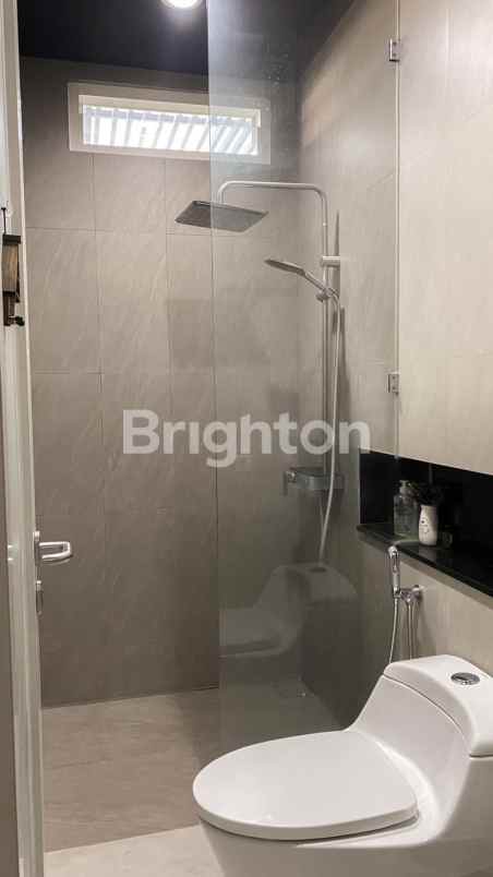 wisma mukti row 2 5 mobil hook hadap timur selatan