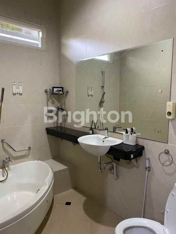 wisma mukti row 2 5 mobil hook hadap timur selatan