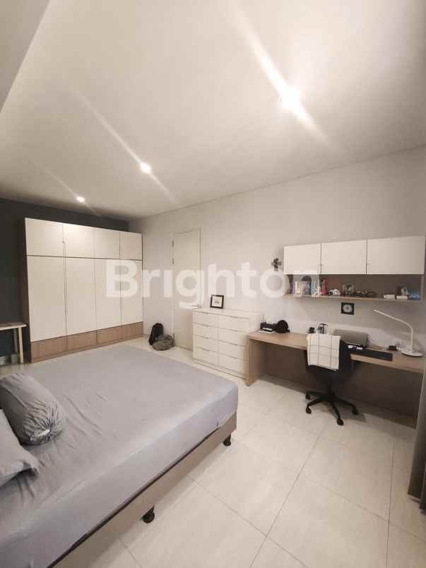 wisma mukti row 2 5 mobil hook hadap timur selatan