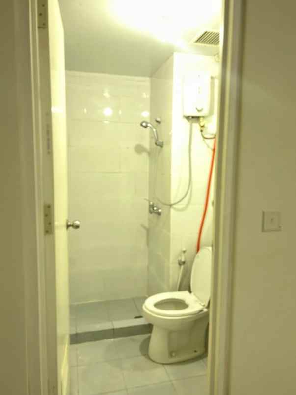 apartment eastcoast residence tower topaz depan pool