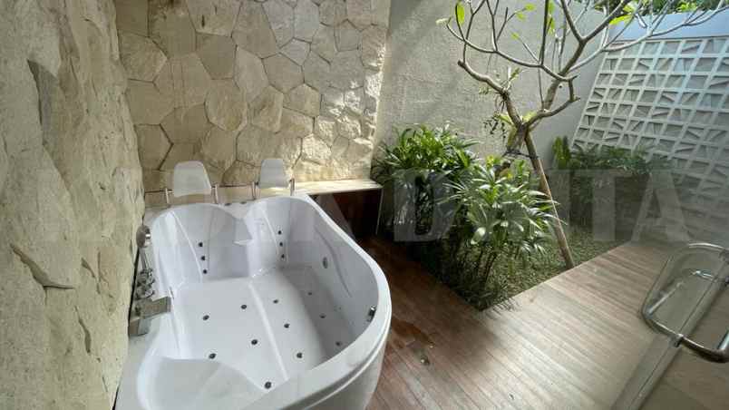 brand new villa umalas dekat seminyak canggu