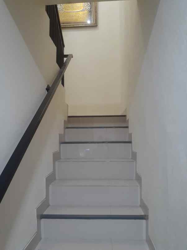 dekat kampus umy rumah elegan 2 lantai kasihan bantul