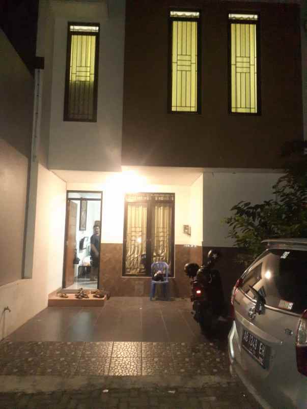 dekat kampus umy rumah elegan 2 lantai kasihan bantul