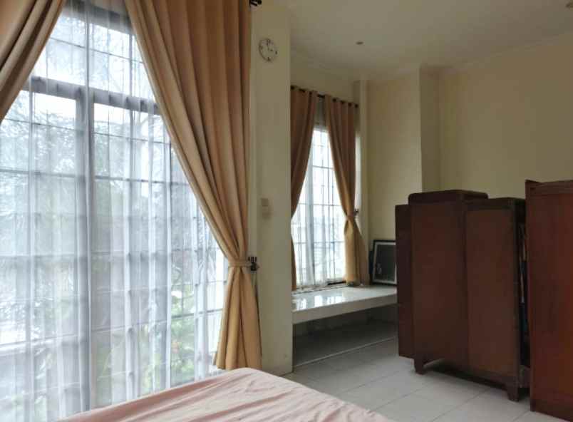 dijual apartemen cluster emerald serpong utara