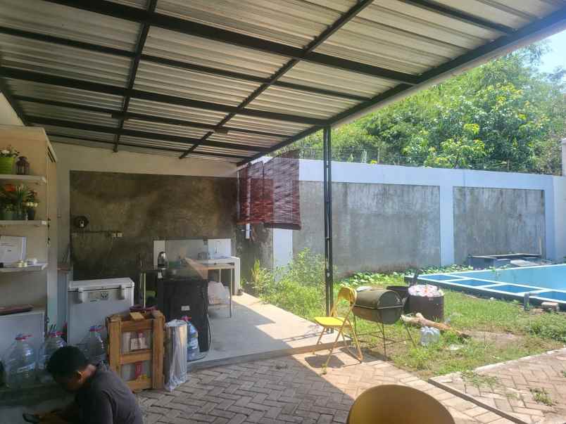 dijual gudang eksklusif tengah kota jember