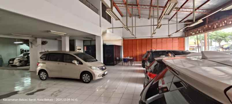 dijual gudang strategis bekas showroom di bekasi