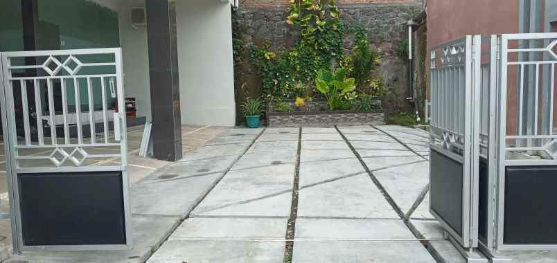 dijual kost jl gunung sewu jebres solo