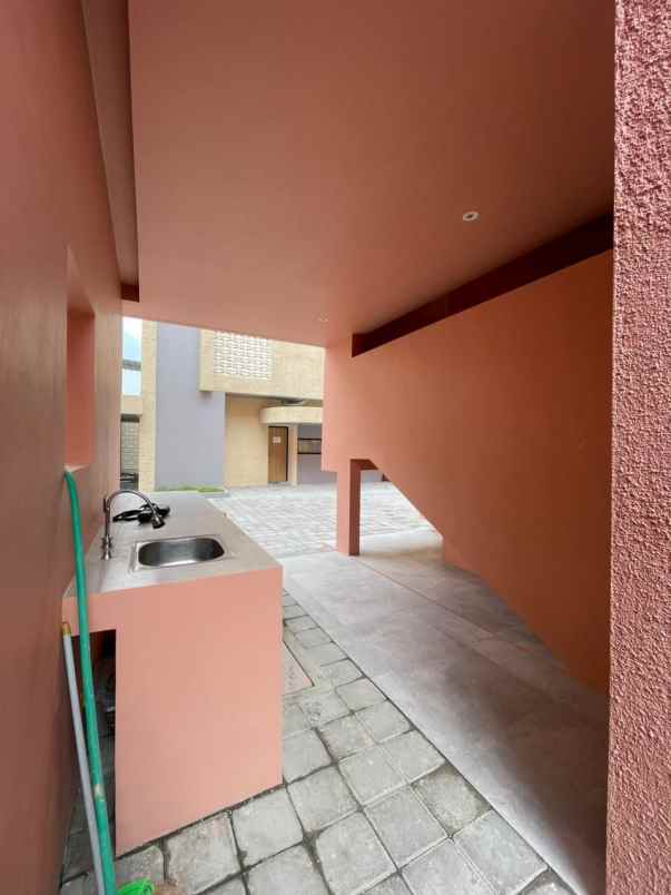 dijual kost seturan caturtunggal depok