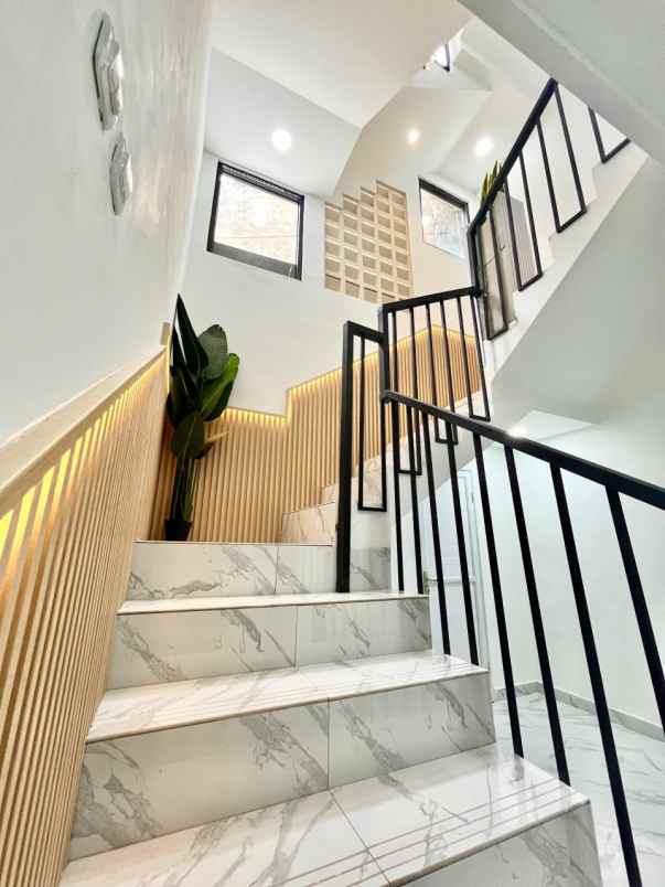 dijual kost tomang