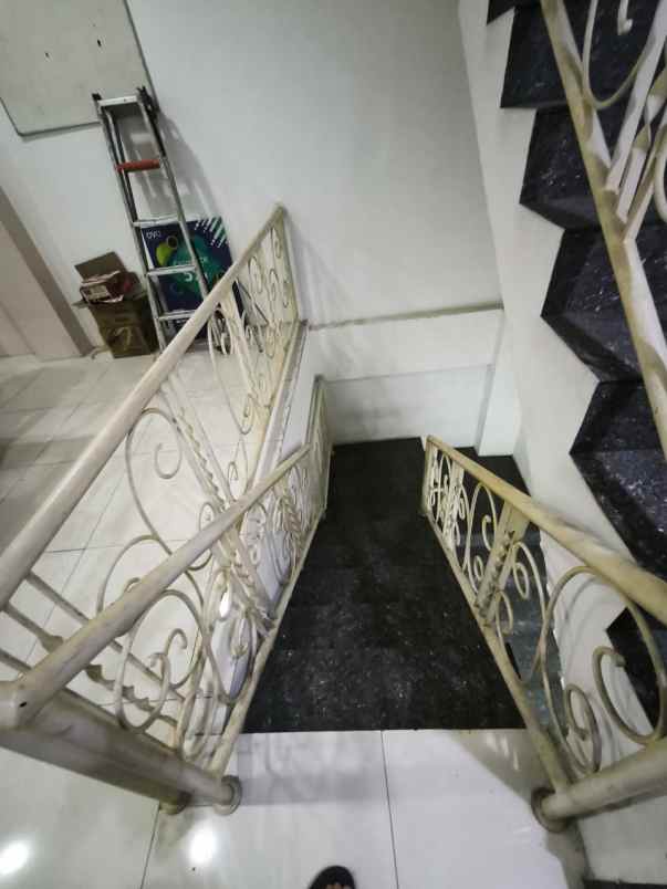 dijual ruko gudang kantor jalan mayjen sungkono