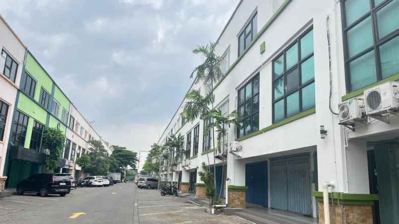 dijual ruko gudang kantor plaza segi 8 sukomanunggal