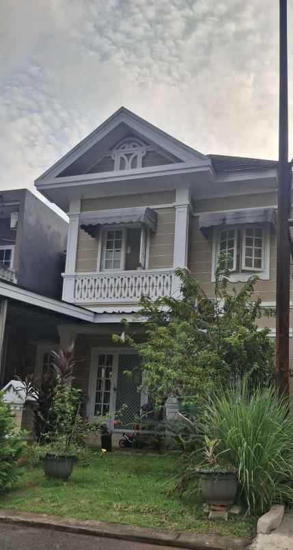 dijual rumah 2 lantai di perumahan kota wisata