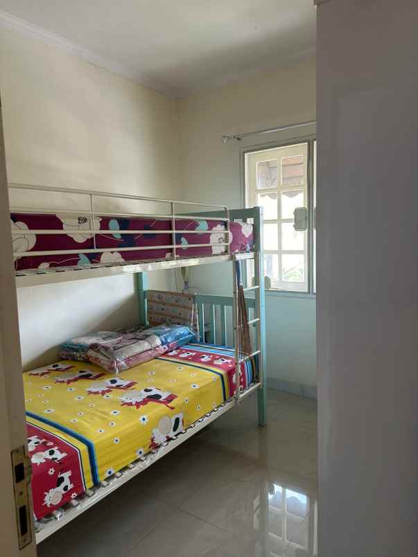 dijual rumah 2 lantai di perumahan kota wisata