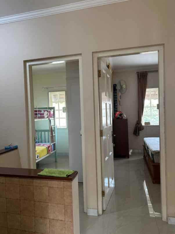 dijual rumah 2 lantai di perumahan kota wisata