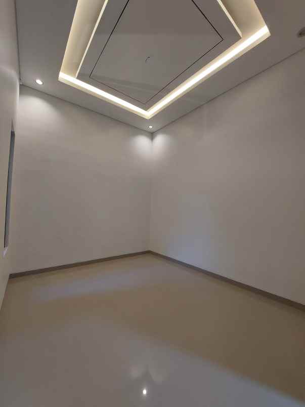 dijual rumah 800 meter pamella 7